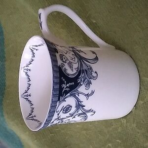 Vintage Queen's Est. 1795 Mug/Cup